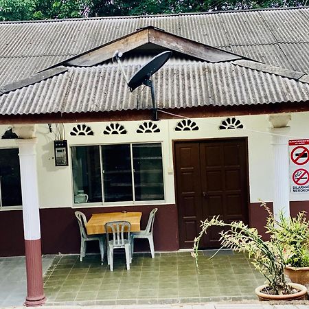 Delimah Guesthouse 쿠알라타한 외부 사진