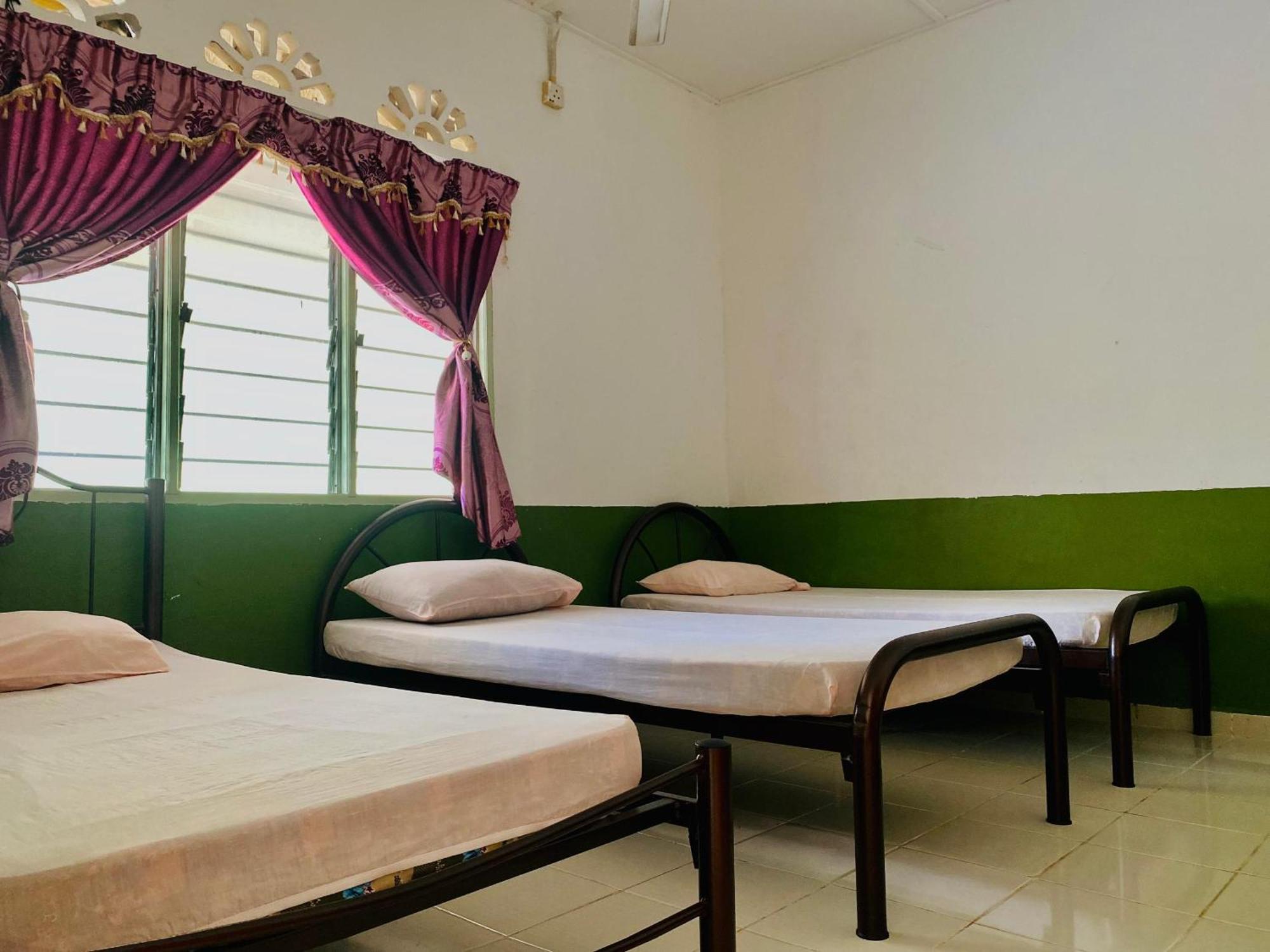 Delimah Guesthouse 쿠알라타한 외부 사진
