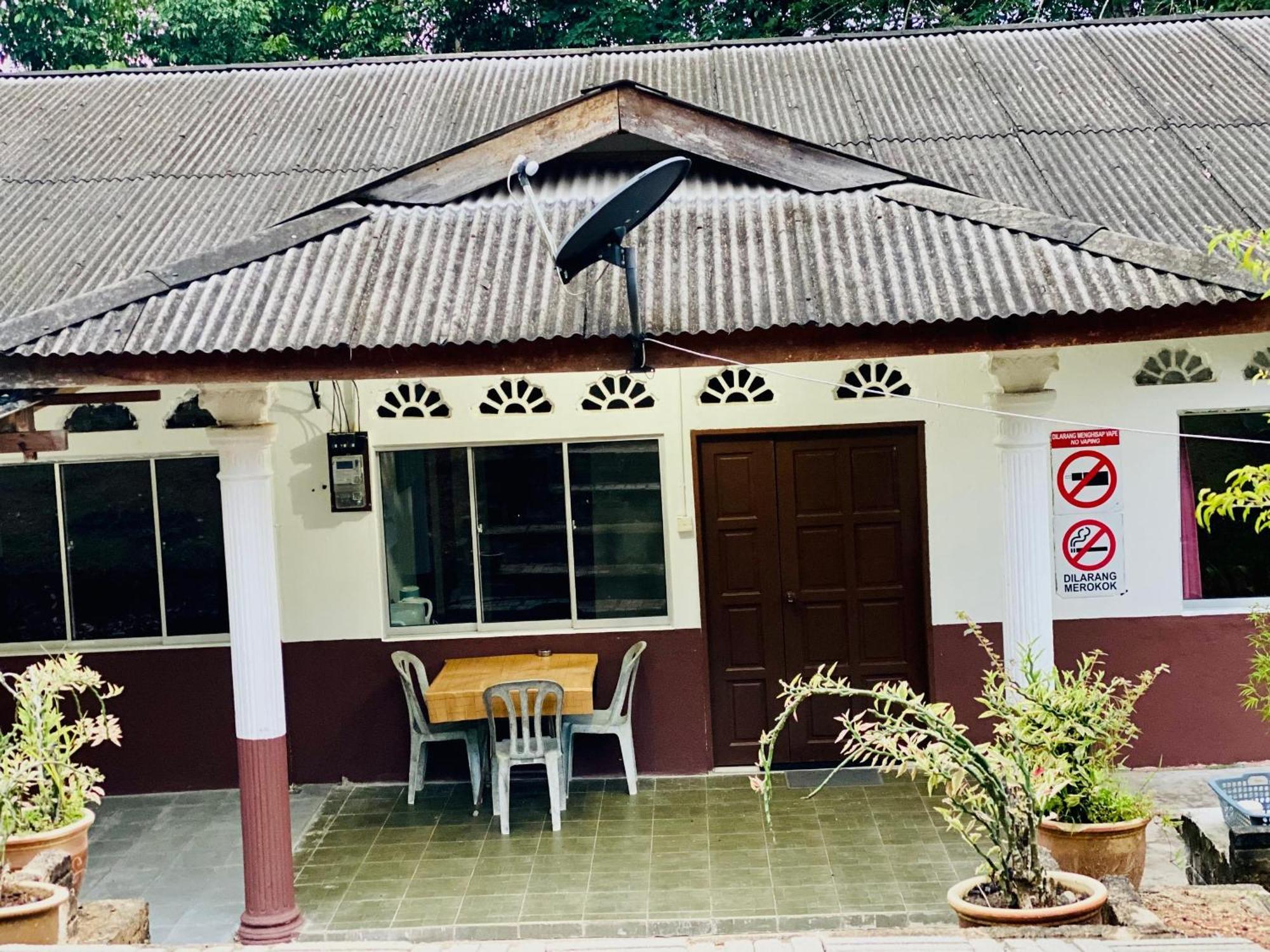 Delimah Guesthouse 쿠알라타한 외부 사진